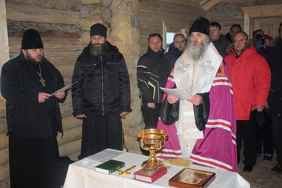 Богослужение в Никольской часовне.