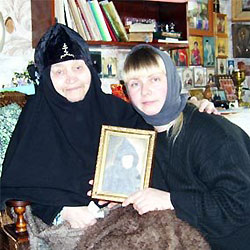 На послушании по уходу за схимонахиней Анастасией, келейницей матушки Сепфоры